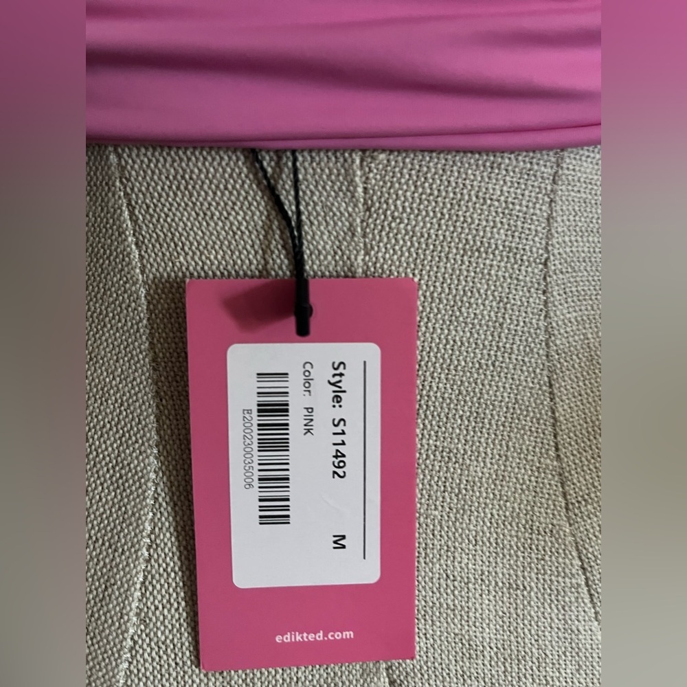 Edikted Vibrant Pink Top size M ๐๐ - Picture 7 of 8